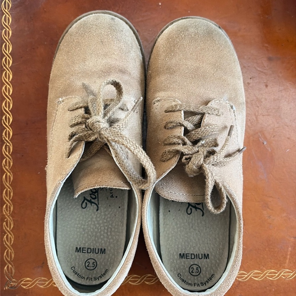 Footmates — tan suede. Great condition—size 2.5